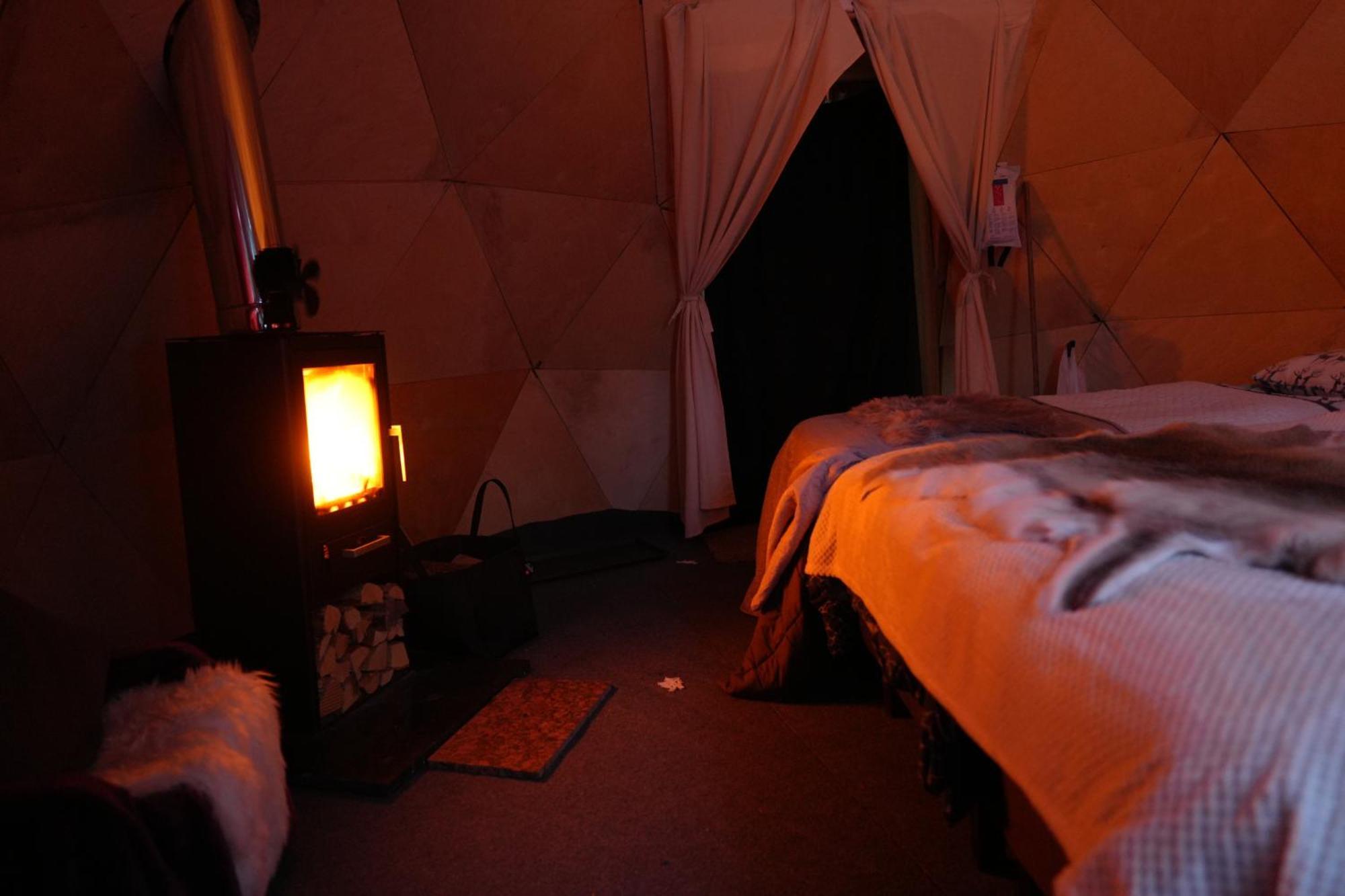 Aurora Igloo Fireplace-Heated Tents In A Secret Forest With Private Jacuzzi And Shared Sauna Bathroom And Dog Friendly Рованиеми Экстерьер фото