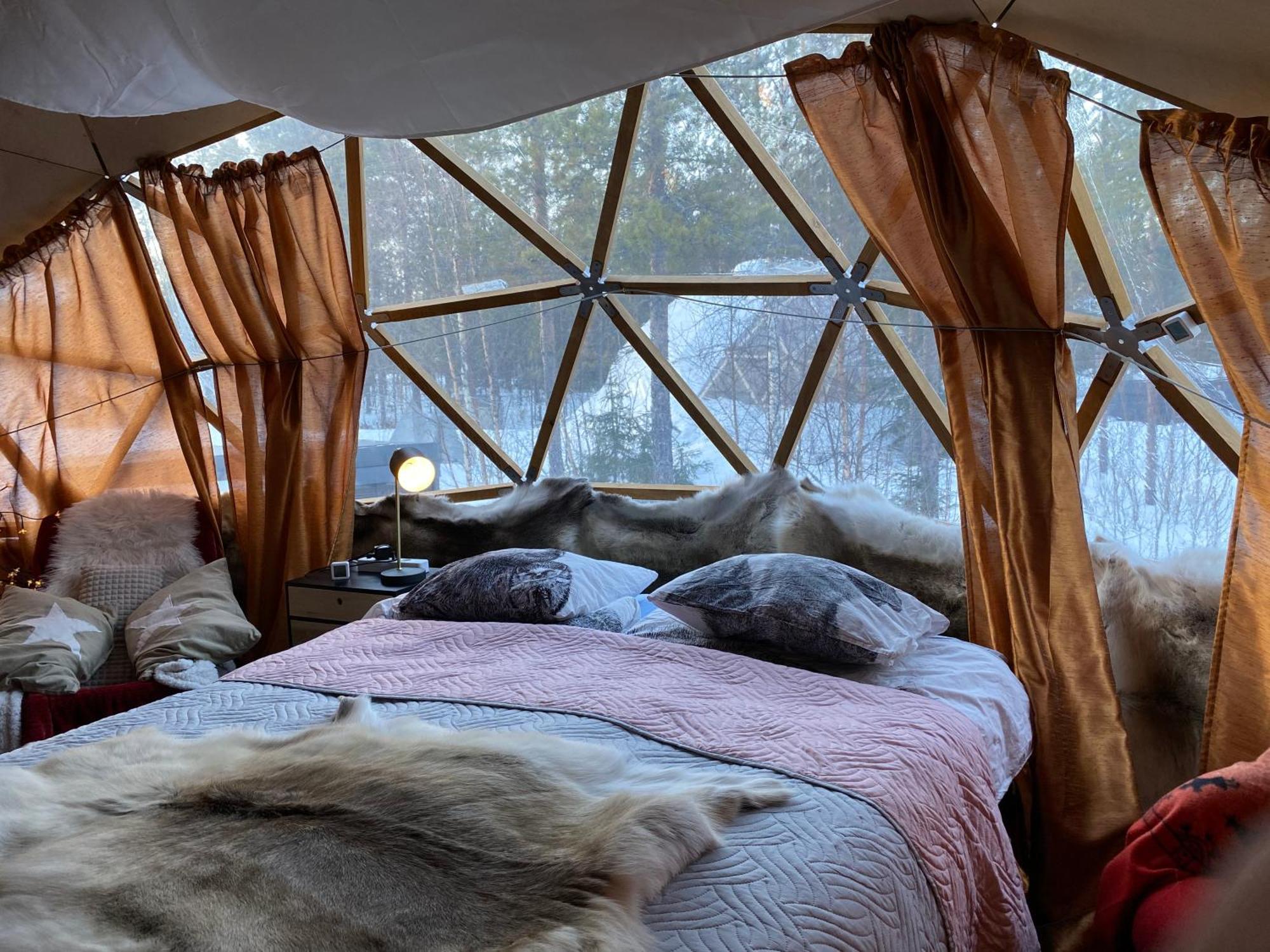 Aurora Igloo Fireplace-Heated Tents In A Secret Forest With Private Jacuzzi And Shared Sauna Bathroom And Dog Friendly Рованиеми Экстерьер фото