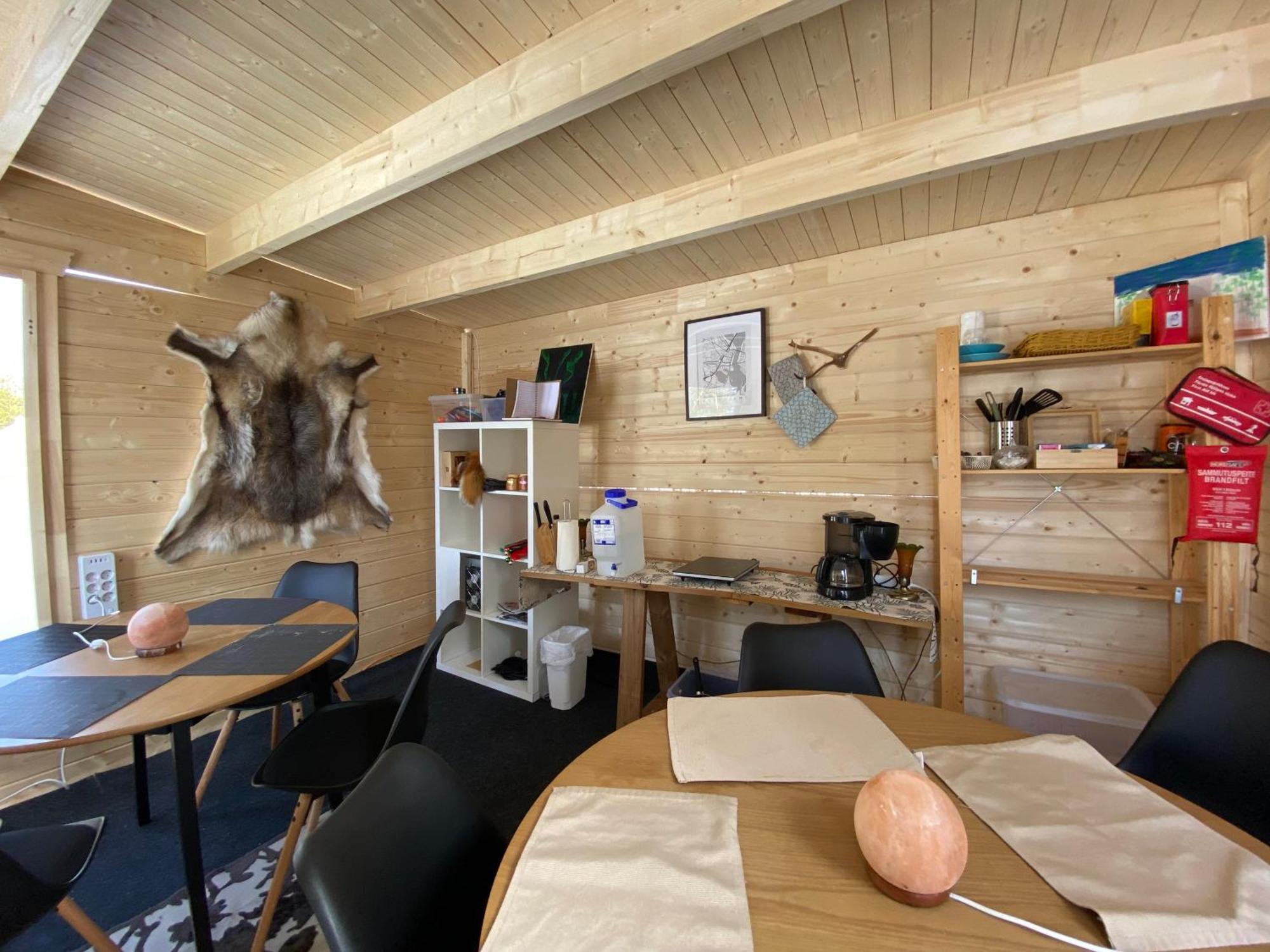 Aurora Igloo Fireplace-Heated Tents In A Secret Forest With Private Jacuzzi And Shared Sauna Bathroom And Dog Friendly Рованиеми Экстерьер фото